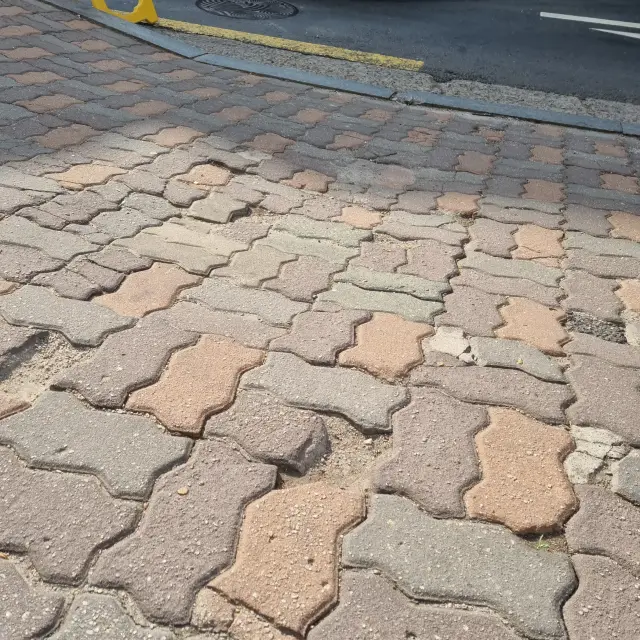 주차장 진입로 보도블럭 재시공 시공 사례 - 하루공사 차량진출입 보도블럭